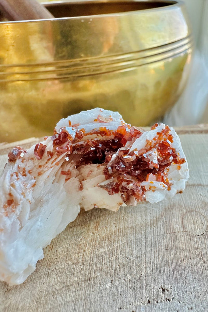 Vanadinite on Barite 008