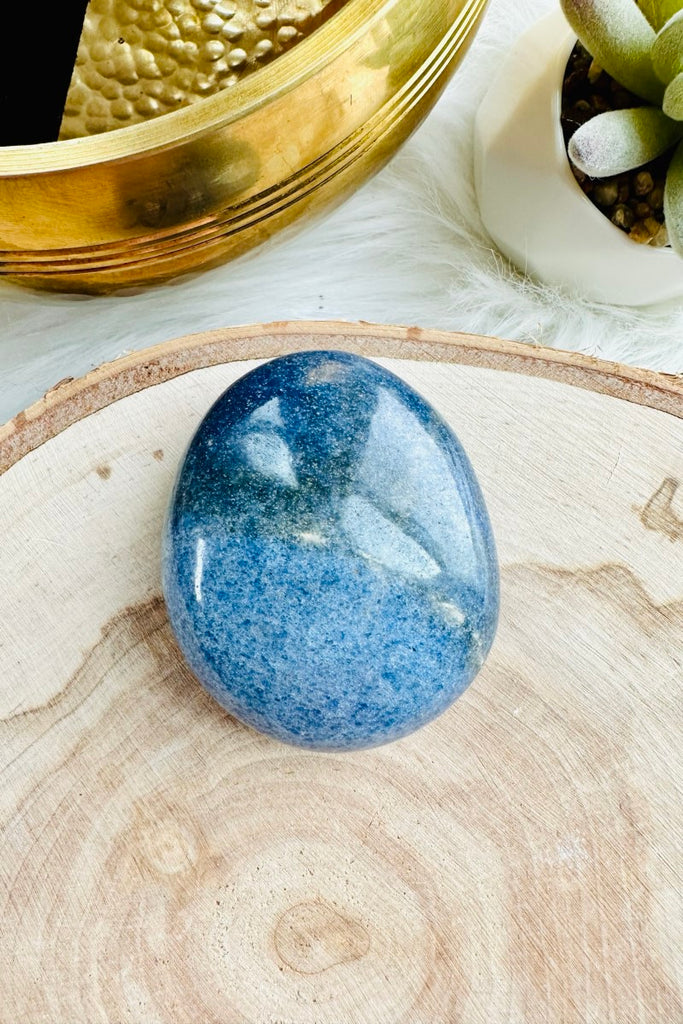 Dumortierite Quartz Palm Stone