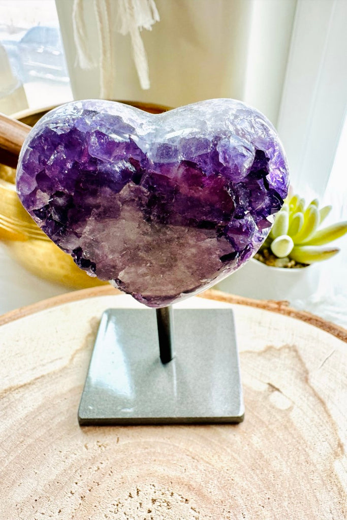 Amethyst Heart on Stand 002